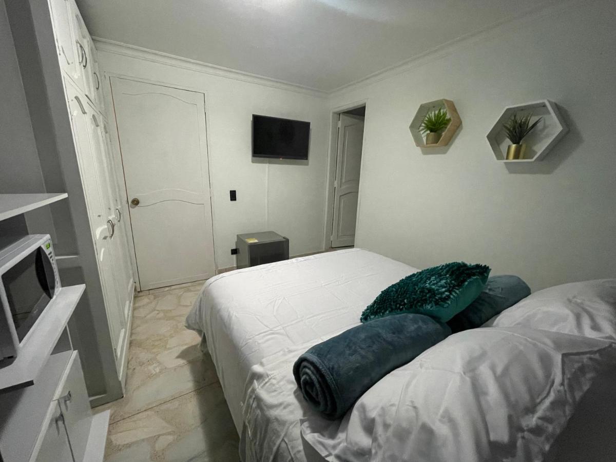 Habitacion Privada Y Comoda -laureles 5 *